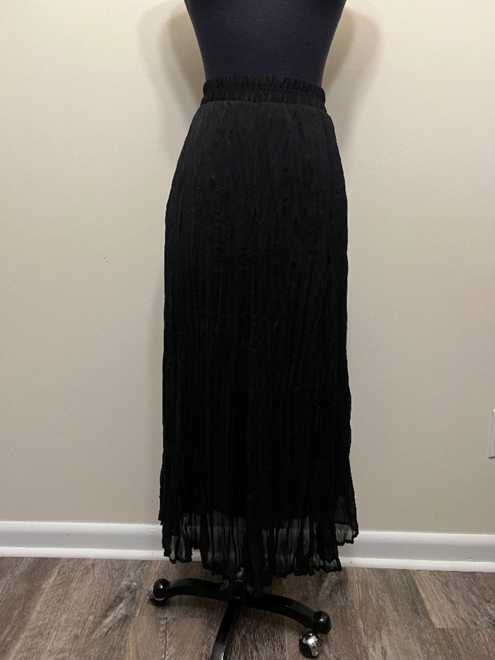 Roz & Ali Black Pleated Maxi Skirt